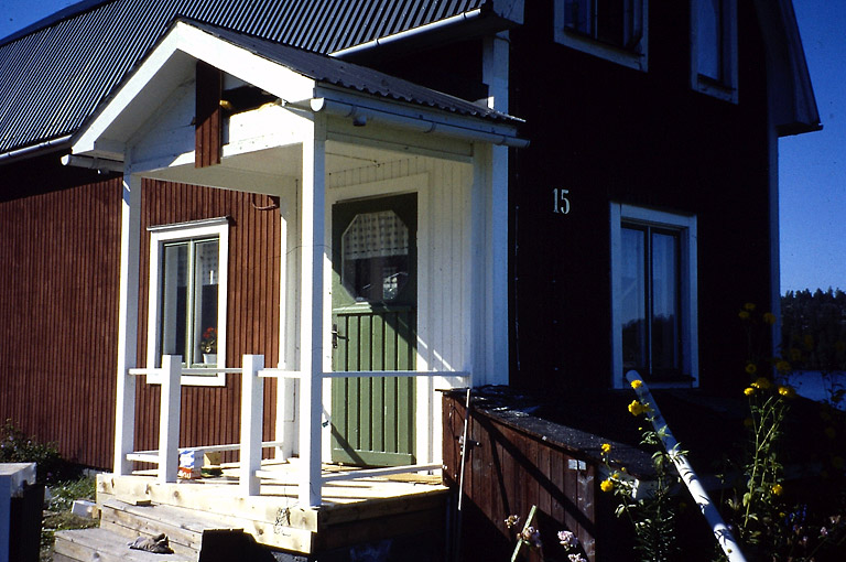 Den gamla "broa" var gömd under plywoodliknande material